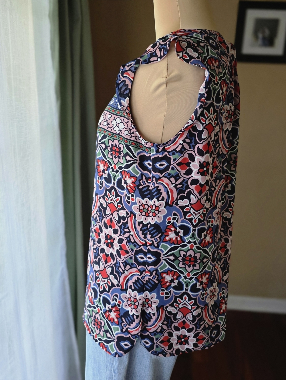 Ann Taylor LOFT | Vibrant Boho Floral Sleeveless Blouse Size Small Lightweight - Picture 6 of 12